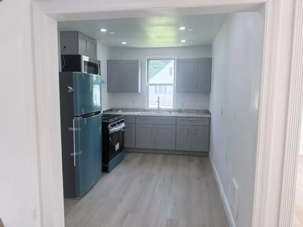 7 Harlow Hill Road Mexico ME 04257