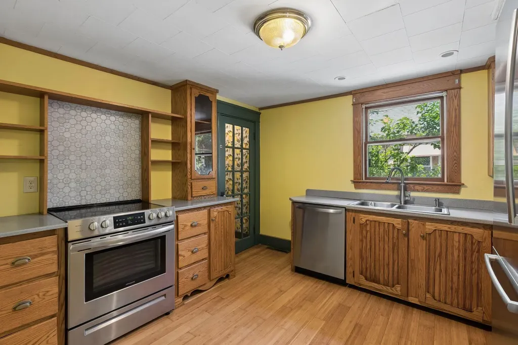 96 Western Promenade Auburn ME 04210