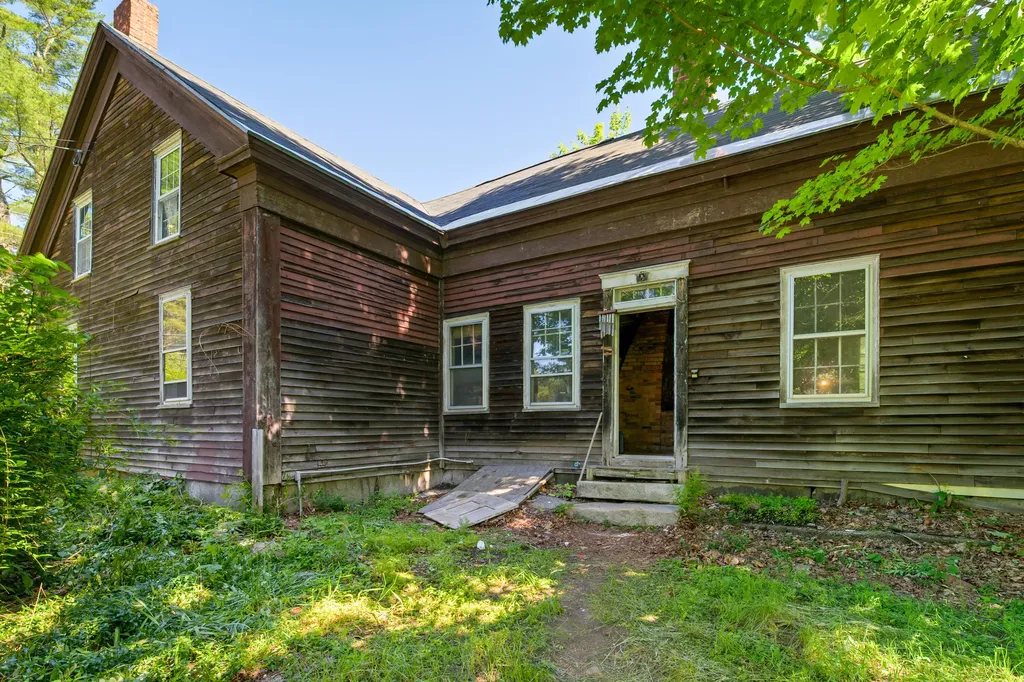 65 Lewiston Road New Gloucester ME 04260
