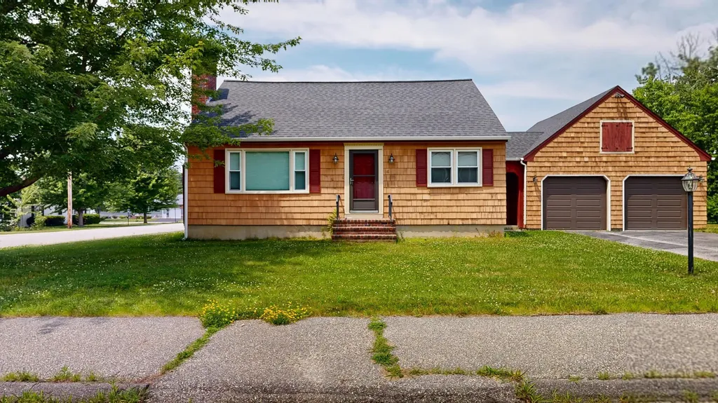 4 Belleview Avenue Lewiston ME 04240