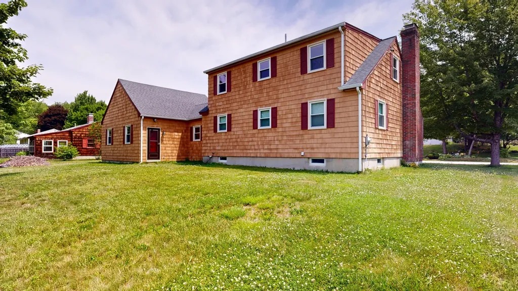 4 Belleview Avenue Lewiston ME 04240