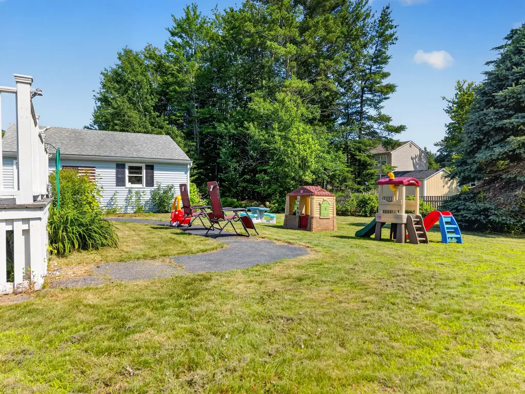 9 Poplar Drive Brunswick ME 04011
