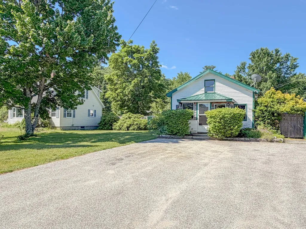 1108 Pequawket Trail Standish ME 04085