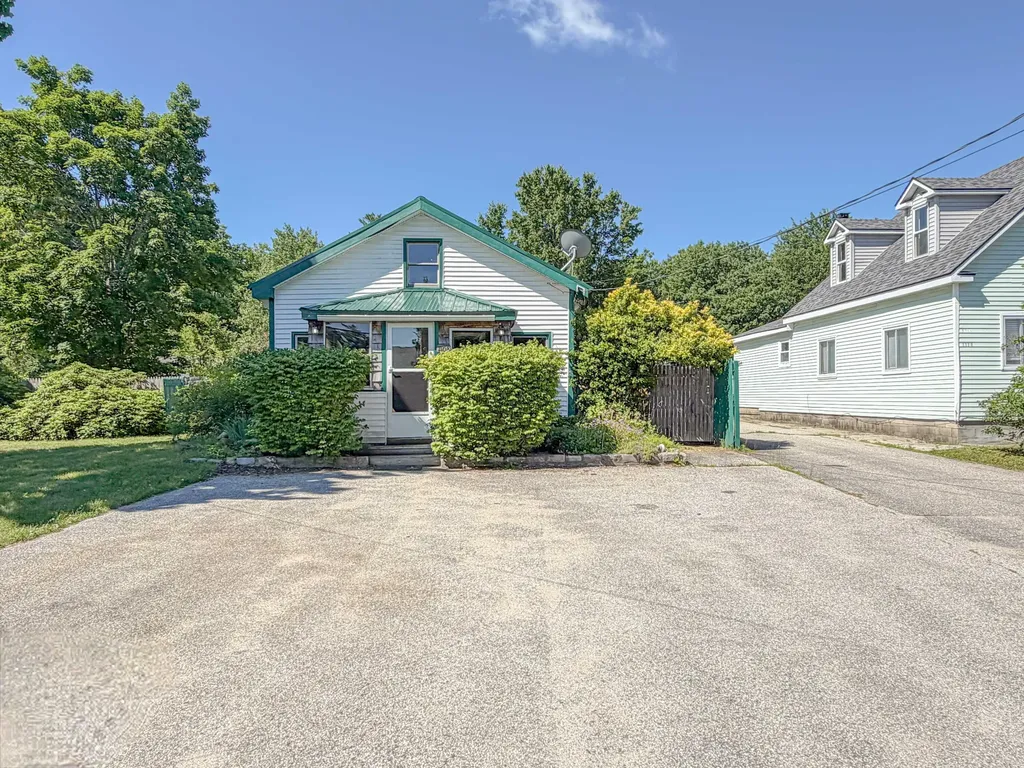 1108 Pequawket Trail Standish ME 04085