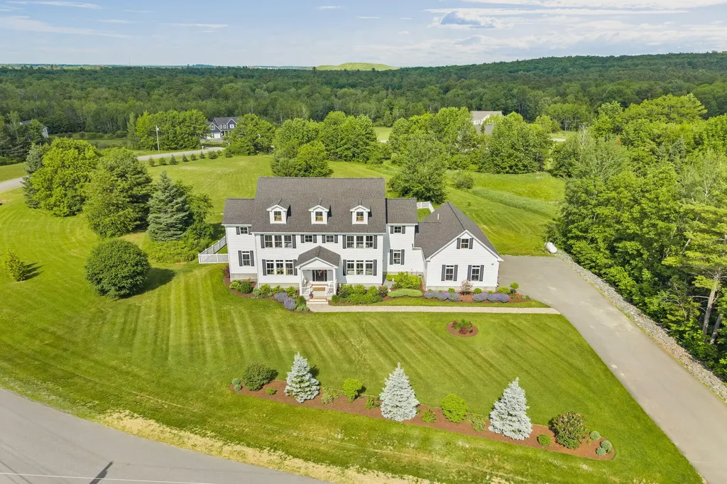 124 Dunton Circle Hampden ME 04444