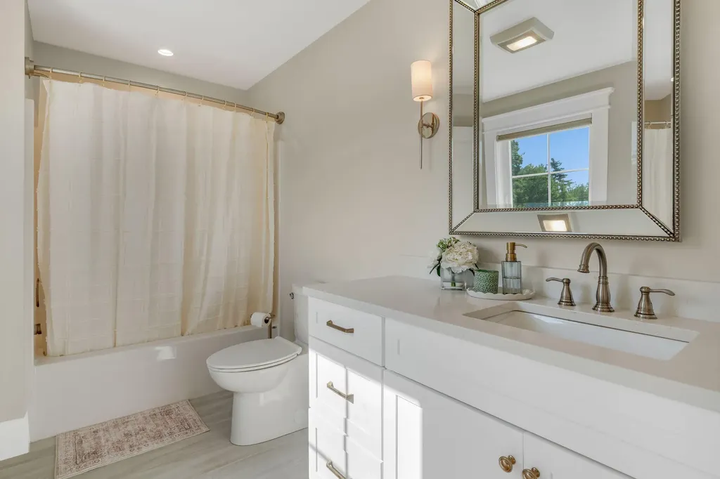 124 Dunton Circle Hampden ME 04444