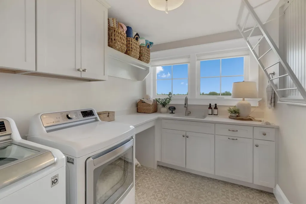124 Dunton Circle Hampden ME 04444