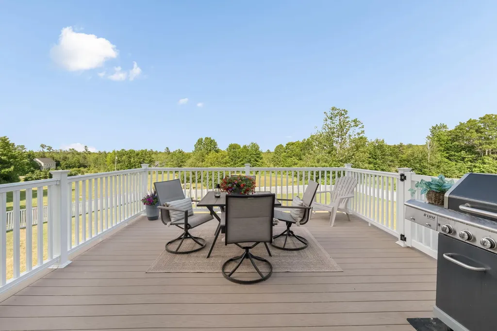 124 Dunton Circle Hampden ME 04444