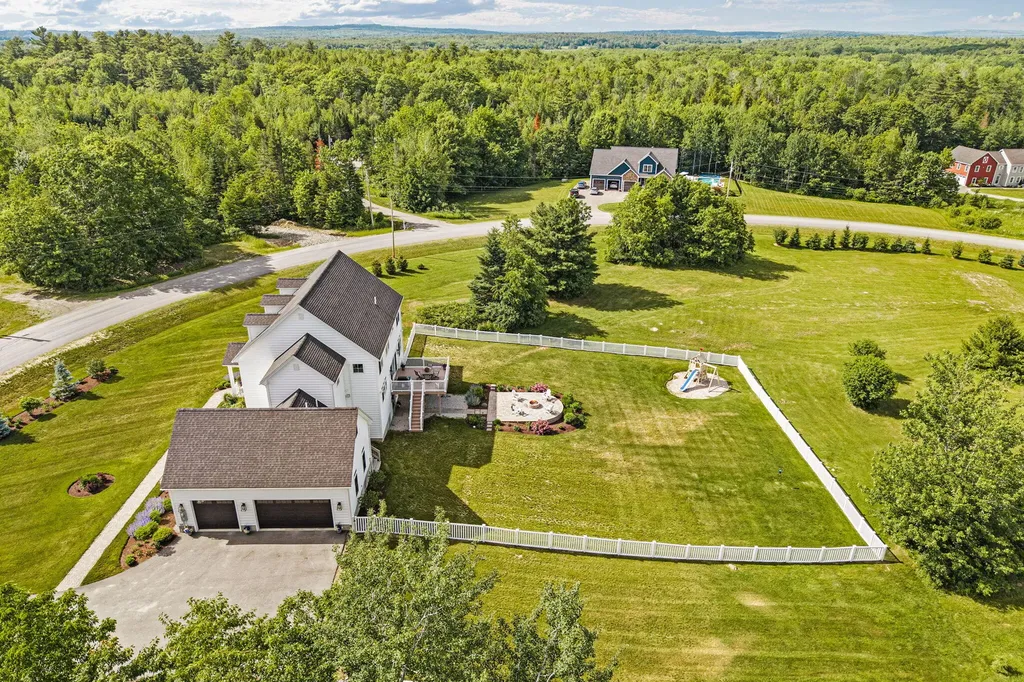124 Dunton Circle Hampden ME 04444