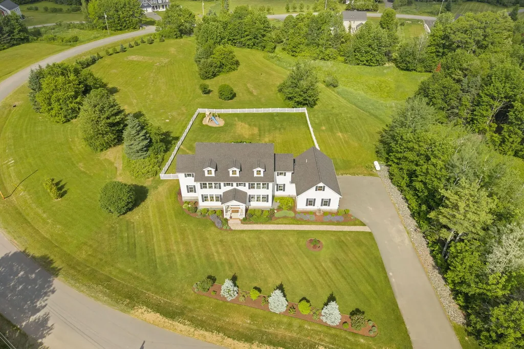 124 Dunton Circle Hampden ME 04444
