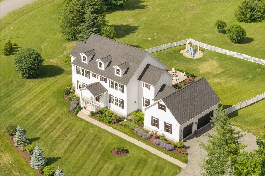 124 Dunton Circle Hampden ME 04444