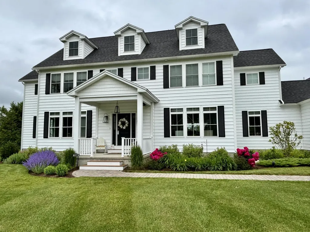 124 Dunton Circle Hampden ME 04444