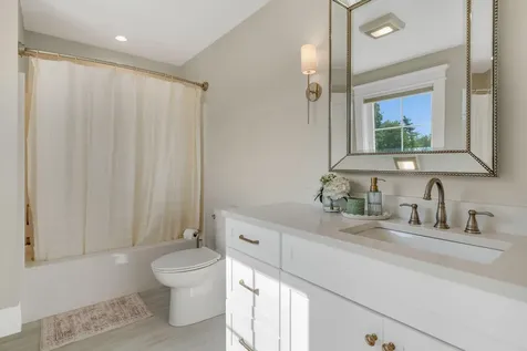 124 Dunton Circle Hampden ME 04444