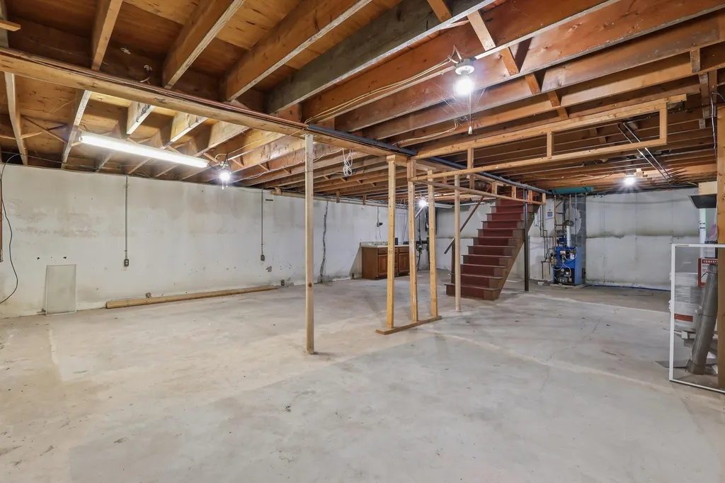 12 Saint Patrick Avenue Lewiston ME 04240