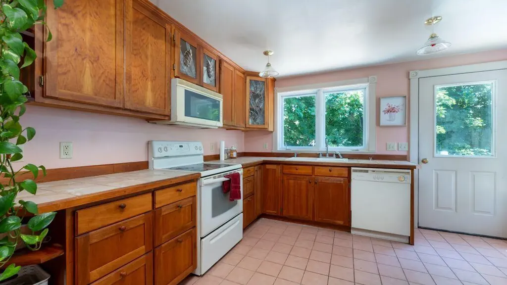 4 Back Hill Street Bowdoinham ME 04008