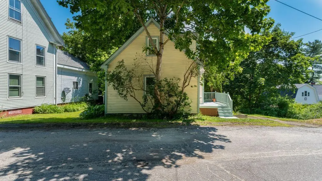4 Back Hill Street Bowdoinham ME 04008