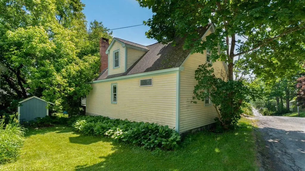 4 Back Hill Street Bowdoinham ME 04008
