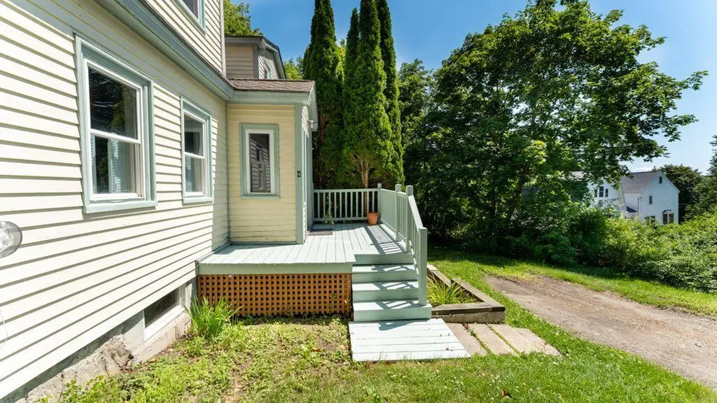 4 Back Hill Street Bowdoinham ME 04008
