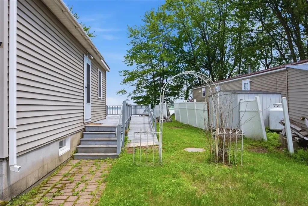 7 Apple Lane Unity ME 04988
