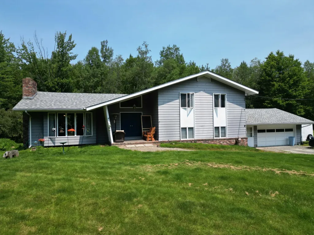 32 Kelley Avenue Lincoln ME 04457