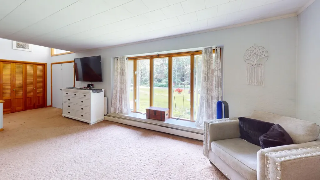 32 Kelley Avenue Lincoln ME 04457