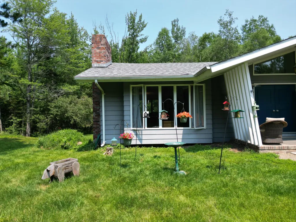 32 Kelley Avenue Lincoln ME 04457