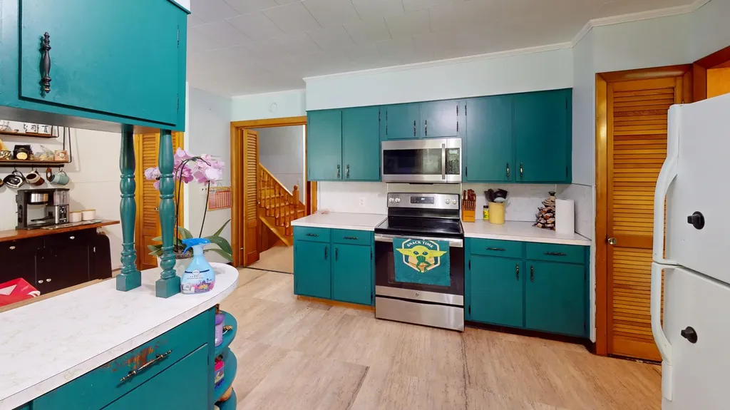 32 Kelley Avenue Lincoln ME 04457