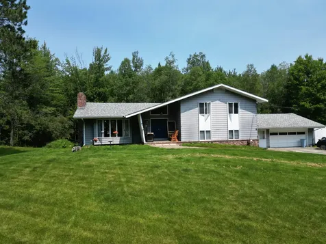 32 Kelley Avenue Lincoln ME 04457