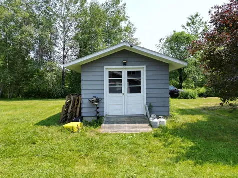 32 Kelley Avenue Lincoln ME 04457
