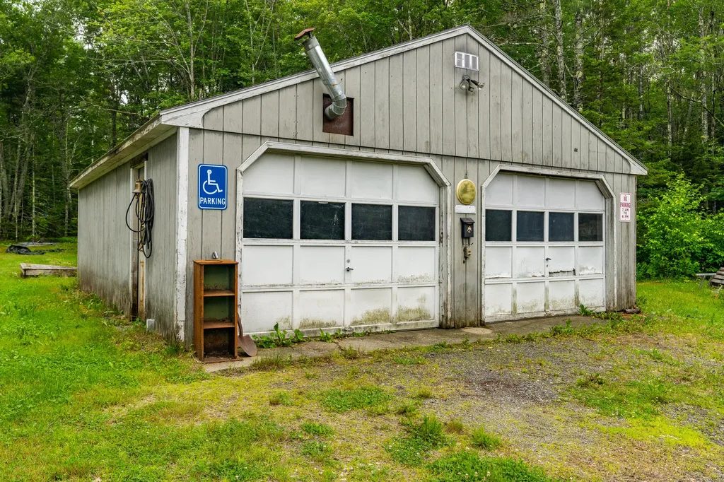41 River Road Boothbay ME 04537