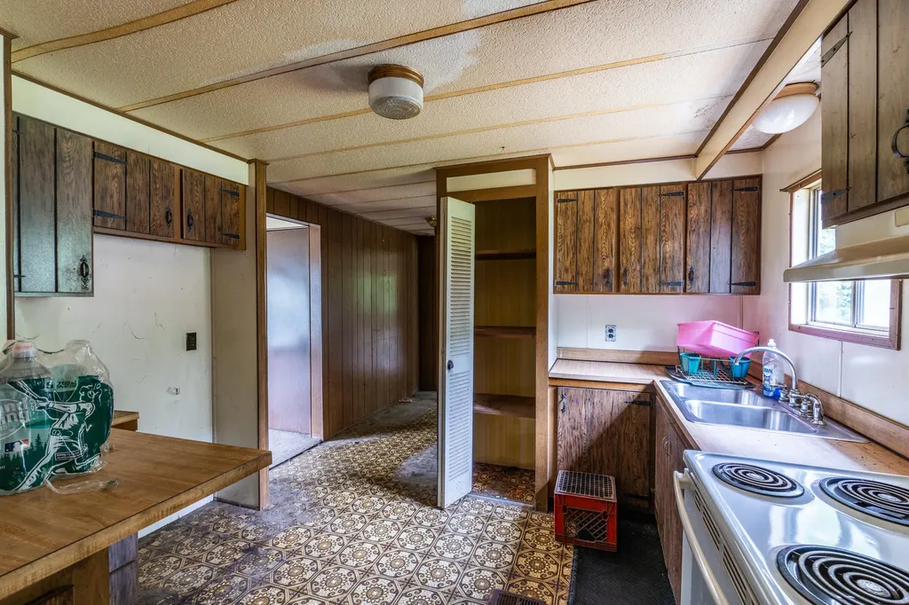 41 River Road Boothbay ME 04537
