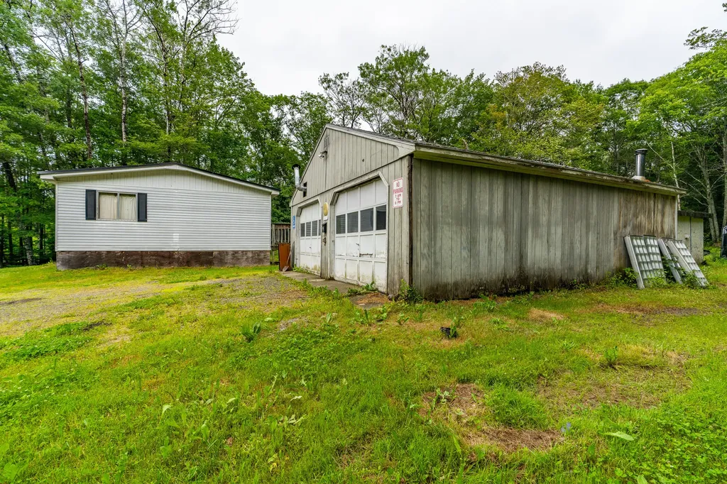 41 River Road Boothbay ME 04537