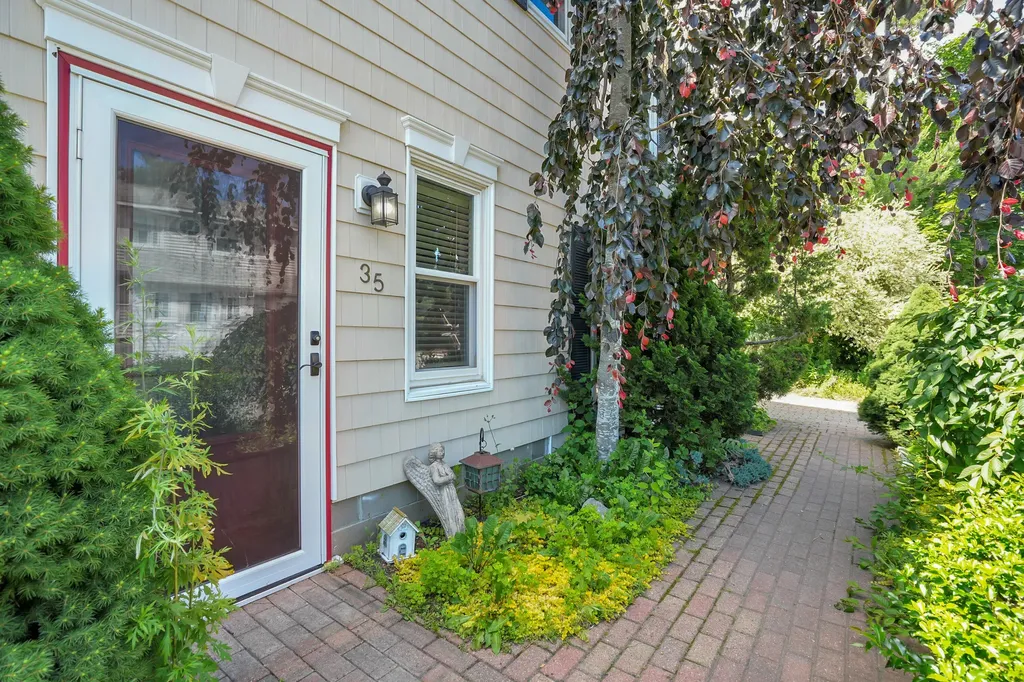 35 Kings Lane Ogunquit ME 03907
