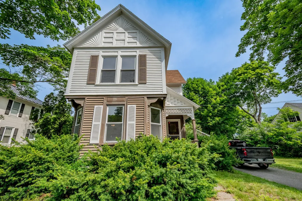 18 Prospect Street Skowhegan ME 04976