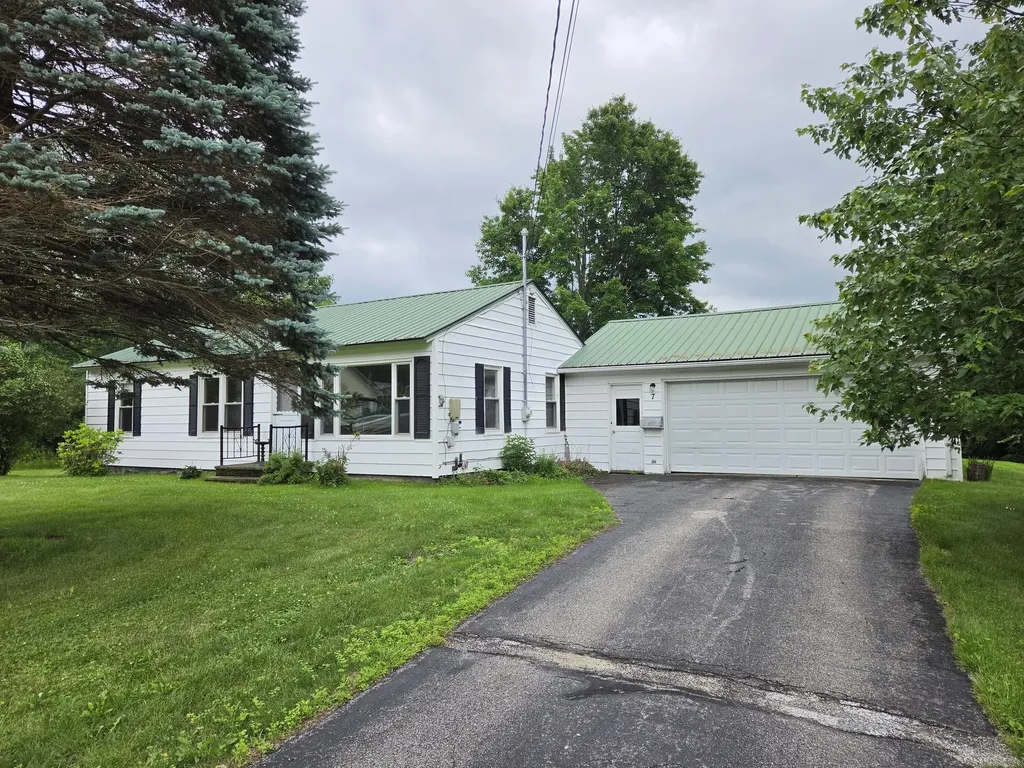 7 Turner Lane Paris ME 04281