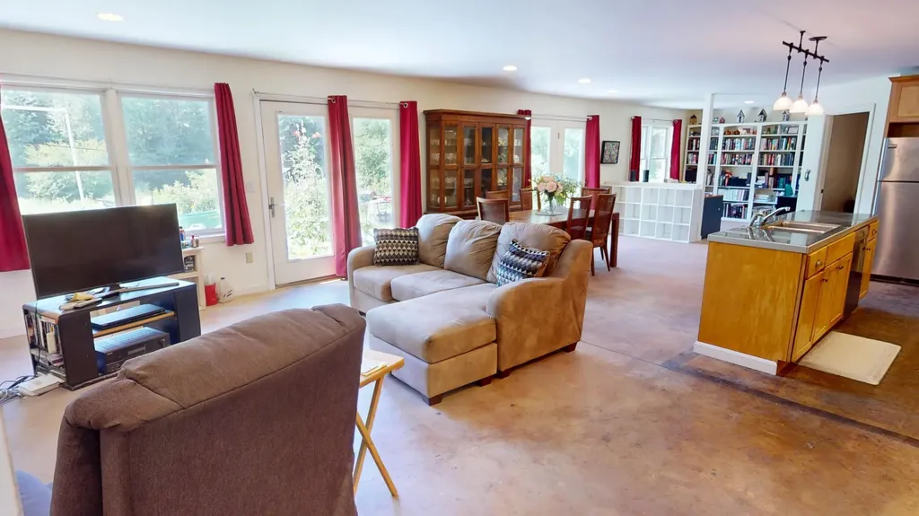 43 Richards Road Glenburn ME 04401