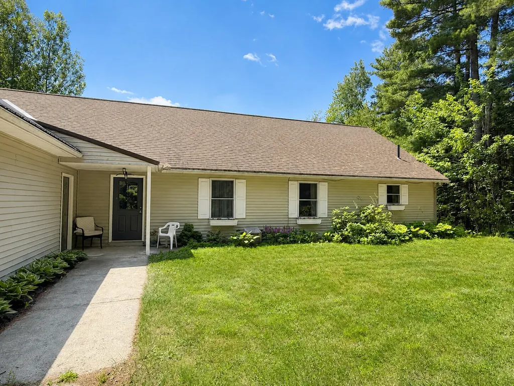 43 Richards Road Glenburn ME 04401