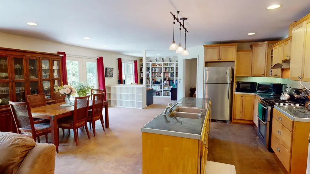 43 Richards Road Glenburn ME 04401