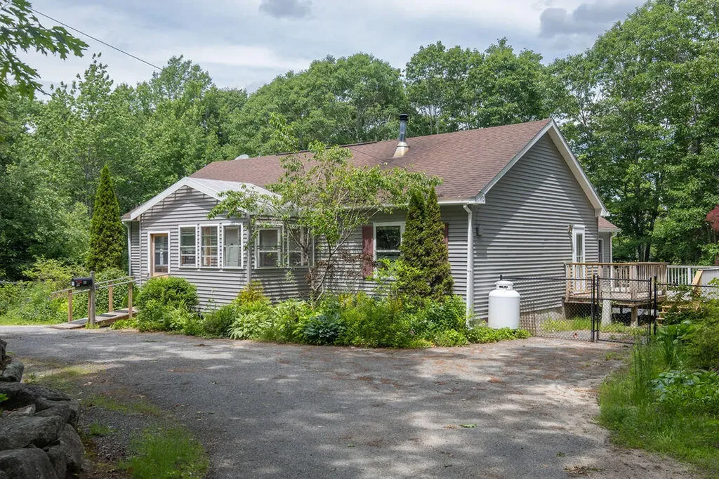 9 Graytown Road Sedgwick ME 04676