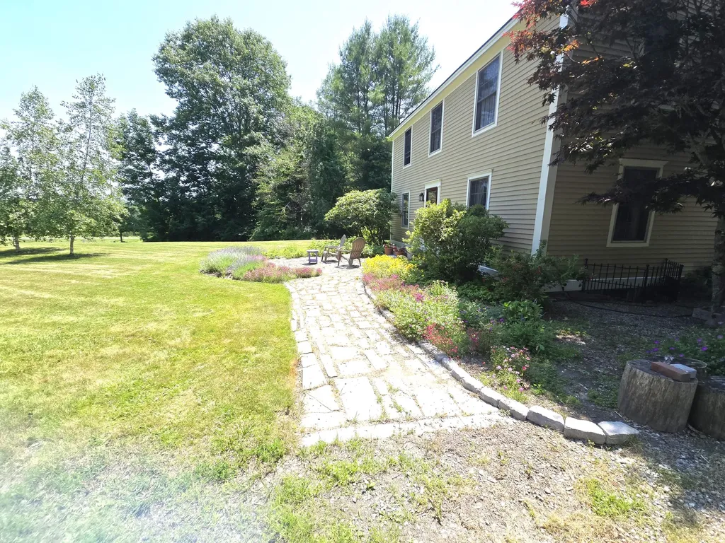 32 Old Fairgrounds Road Readfield ME 04355