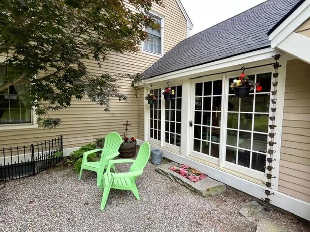 32 Old Fairgrounds Road Readfield ME 04355