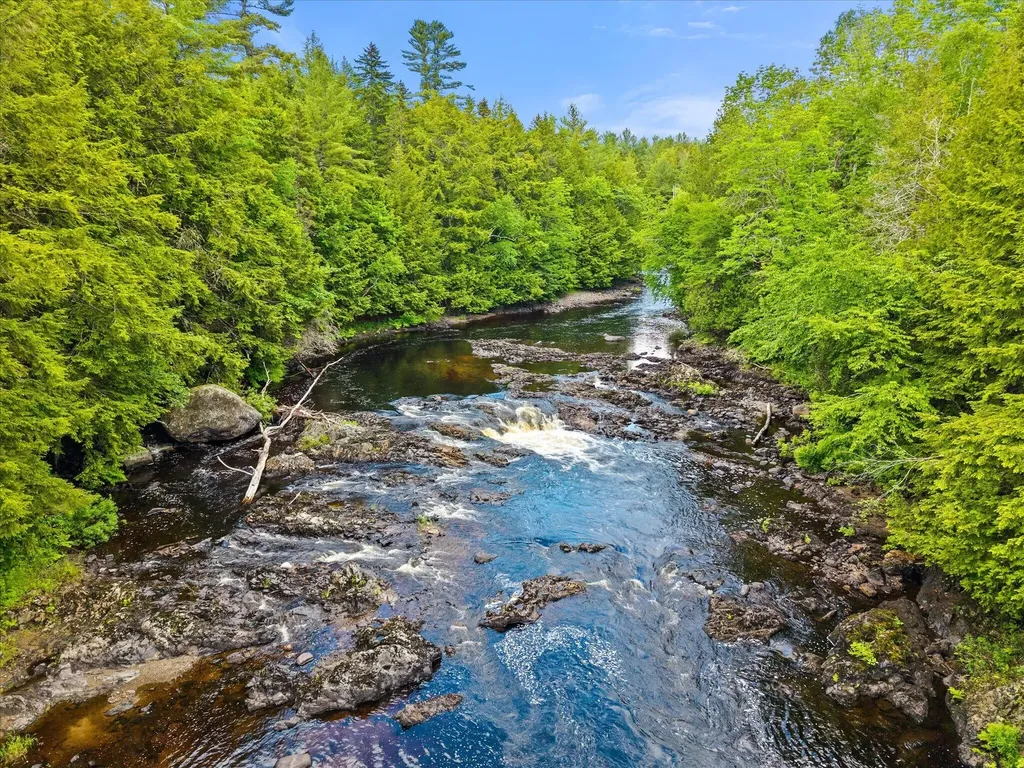 19 Perry Lane Amherst ME 04605