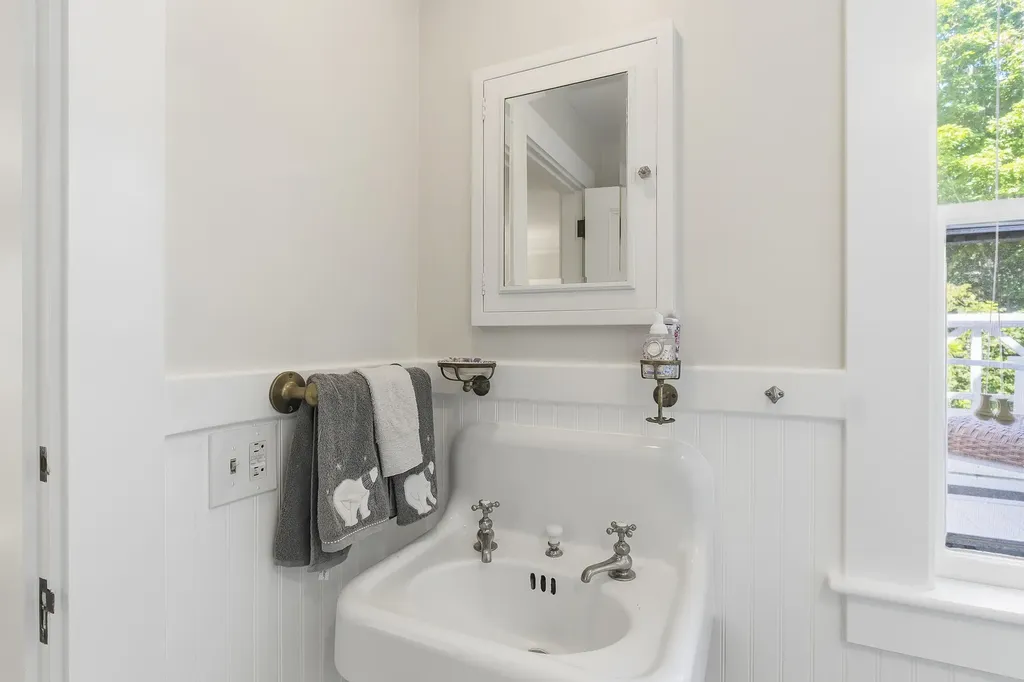 5 Harmon Park Road York ME 03909