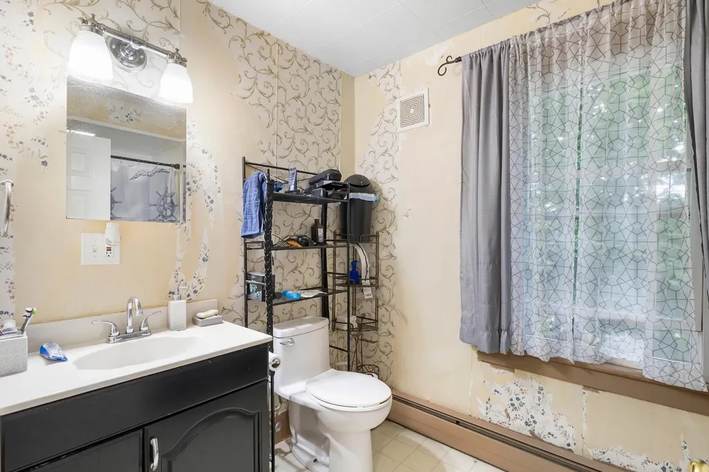 137 Depot Street Union ME 04862
