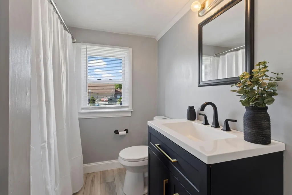 15 Wadleigh Street Parsonsfield ME 04047
