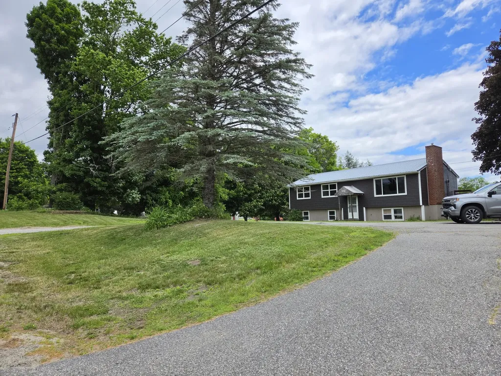 565 Old Lewiston Road Winthrop ME 04364