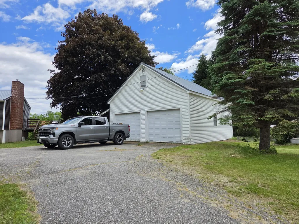 565 Old Lewiston Road Winthrop ME 04364