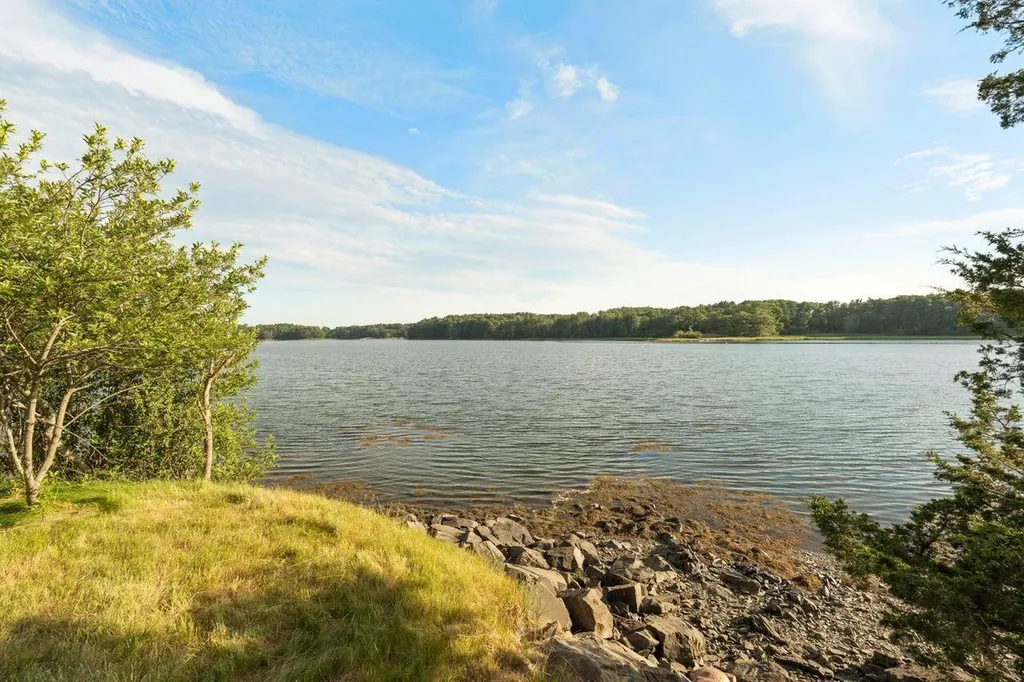 22 Trafton Lane Kittery ME 03904