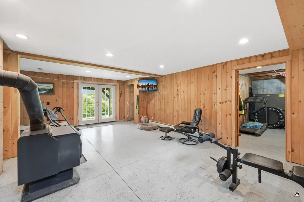72 Cobble Hill Road Paris ME 04281