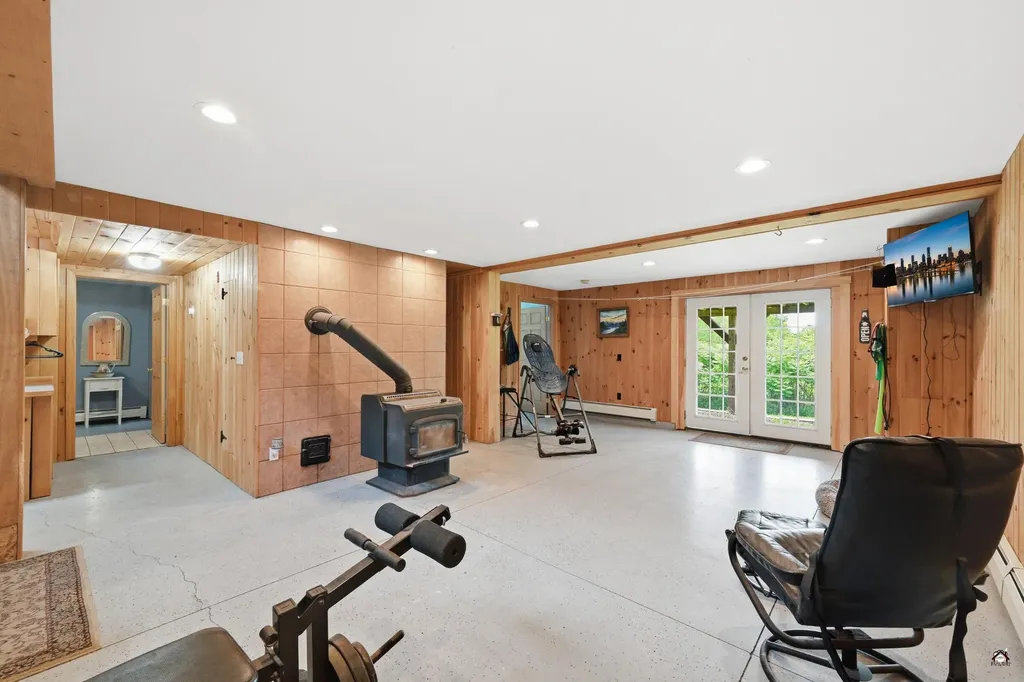72 Cobble Hill Road Paris ME 04281